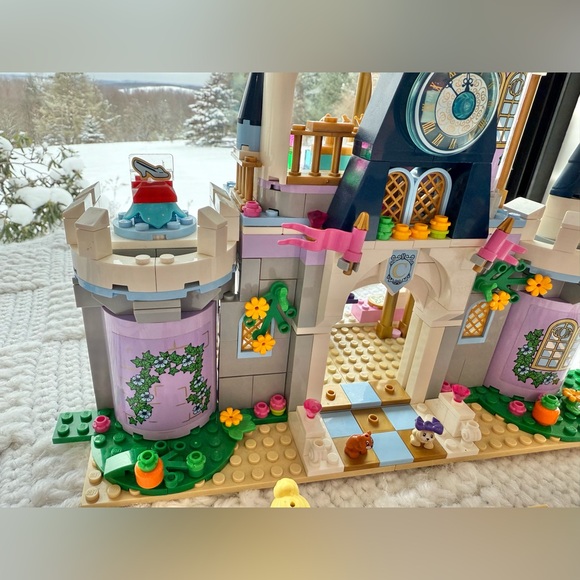 Lego Disney Cinderella’s Dream Castle #41154 - Picture 6 of 15